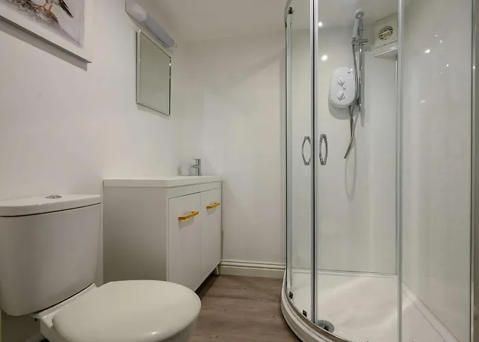 3 Bed In 86867 شقة كيسويك