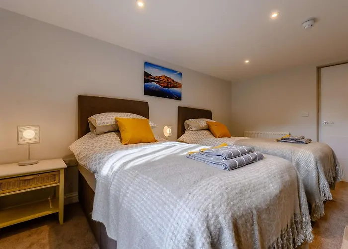 3 Bed In 86867 كيسويك