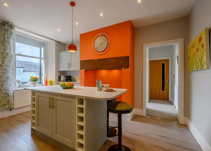 3 Bed In 86867 * كيسويك